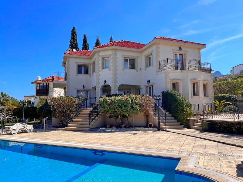 Exquisite 4 Bedroom Villa in Bellapais