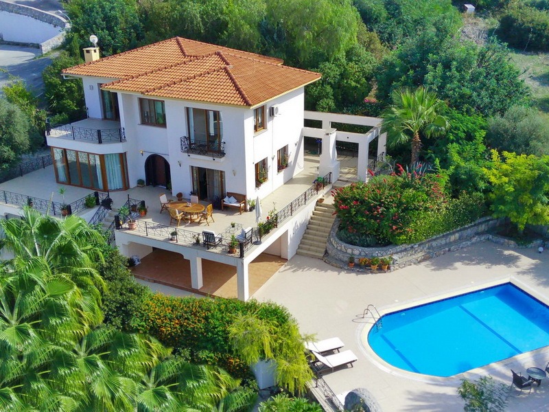 Soothing 4-Bedroom Villa in Esentepe